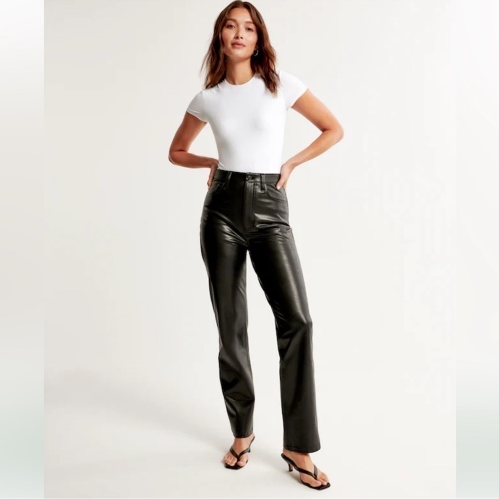 Abercrombie & Fitch 90’s straight Ultra High Rise leather pants. Size 6 short